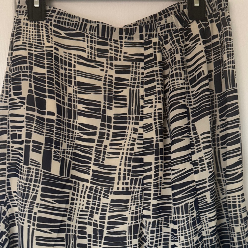 Jaclyn Smith Black and Cream Patterned A-Line Skirt - Picture 5 of 10